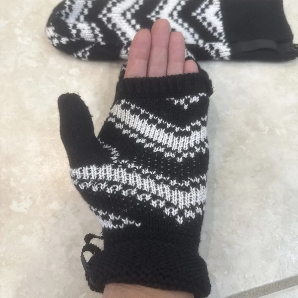 Lululemon Black White Chevron Convertible‎ Mittens Fingerless Cashmere Blend